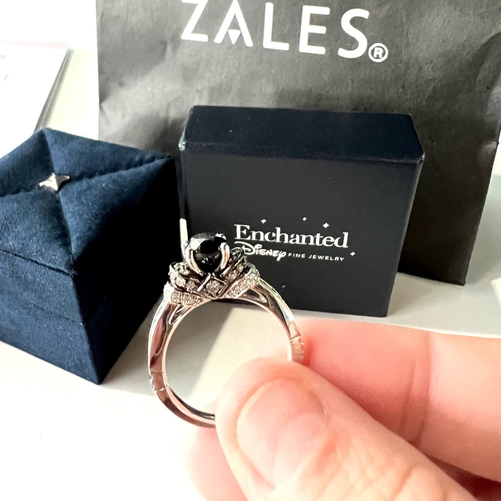 Disney Evil Queen 1 1/2 CT. Diamond Engagement Ring in 14K white gold. Sz.7